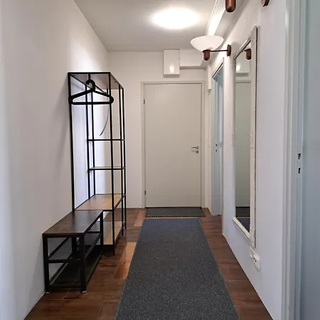 Elice Apartment *